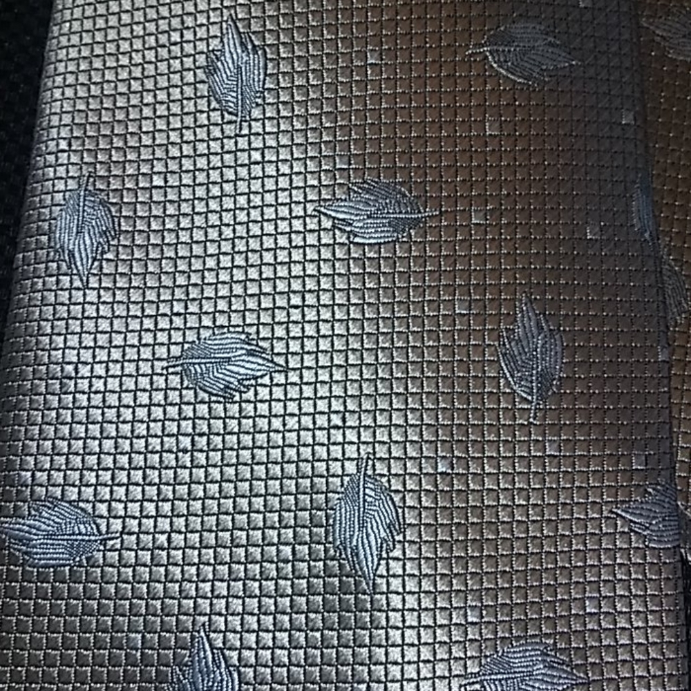 Antonio Tie and hankerchiff - Picture 5 of 6